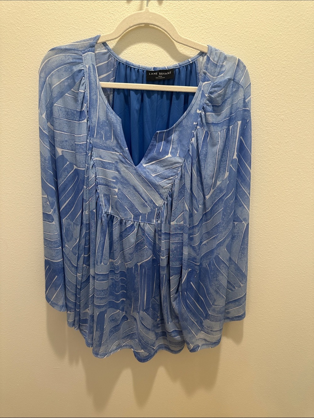 Lane Bryant Light Blue Printed V-Neck Blouse Size 18 20